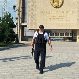 Лукашенко с автоматом и в бронежилете
