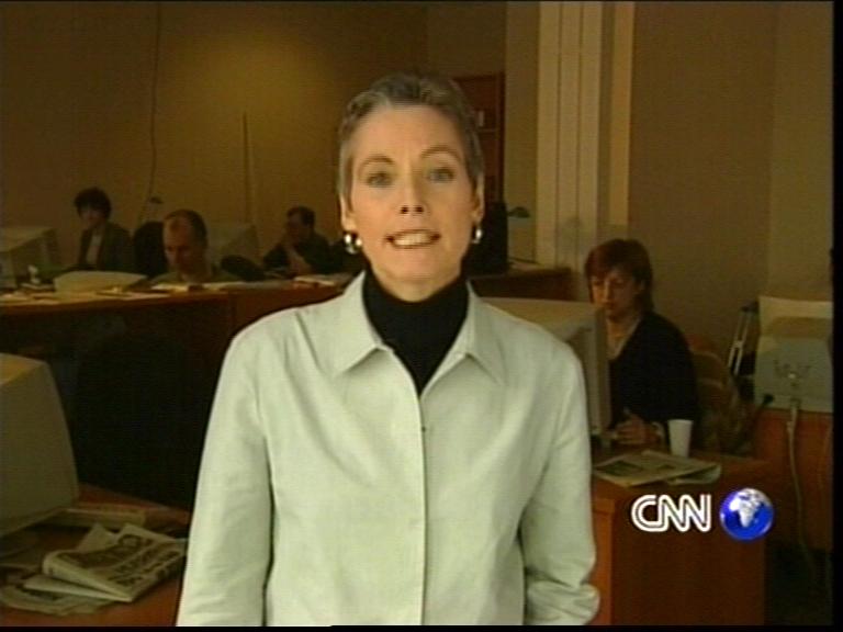 Файл:Galina Timchenko Lenta.ru office 2001 CNN report.JPG